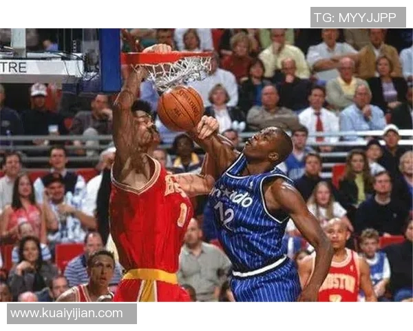 姚明与罗德曼的巅峰对决:篮球巨星之间的力量与技巧较量